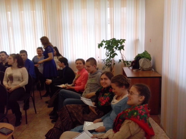 Читая  Островского