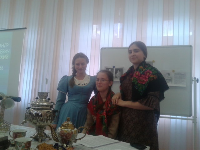 Читая  Островского