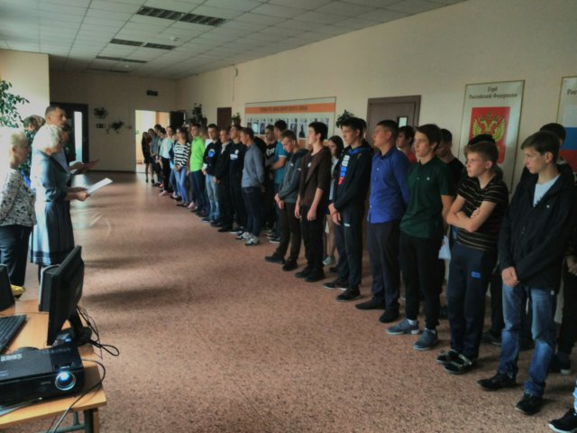 Торжественная линейка в Замятино