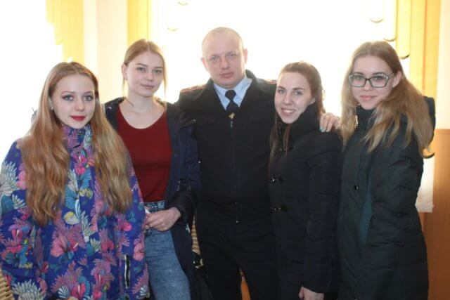 СТУДЕНЧЕСКИЙ ДЕСАНТ ПОСЕТИЛ ГИБДД