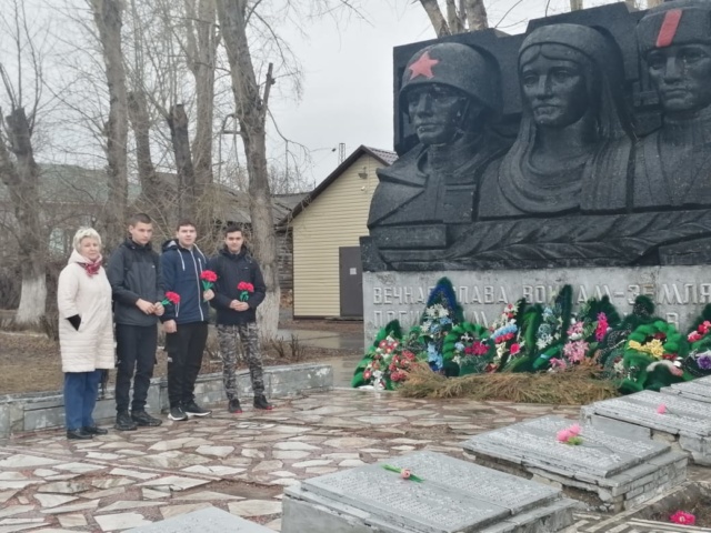 Акция «Красные гвоздики ко Дню Победы»