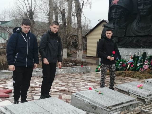 Акция «Красные гвоздики ко Дню Победы»