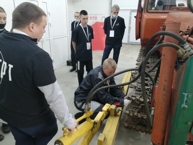 Управление бульдозером 2021