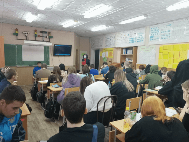 В Березовском филиале Емельяновского дорожно – строительного техникума ГИБДД проводит беседы со студентами