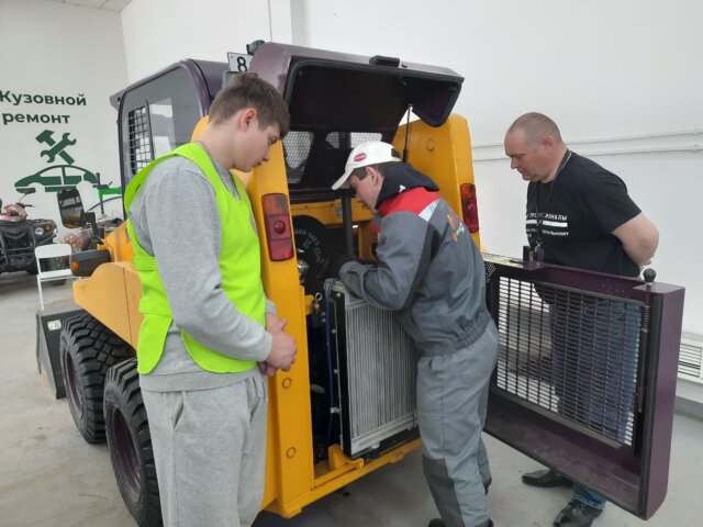 фото архив "УПРАВЛЕНИЕ ФРОНТАЛЬНЫМ ПОГРУЗЧИКОМ"