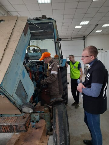 фото архив "УПРАВЛЕНИЕ ФРОНТАЛЬНЫМ ПОГРУЗЧИКОМ"