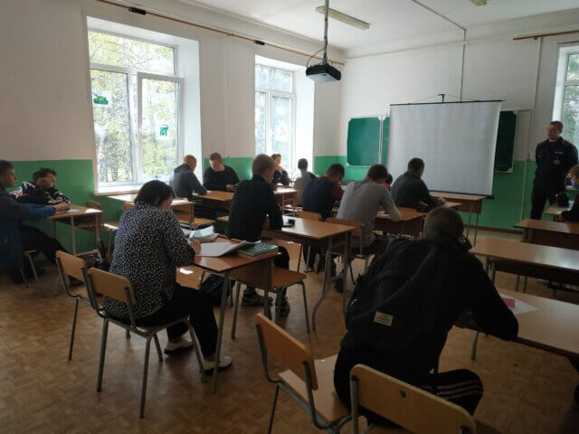 Дорожно- транспортные происшествия с участием пешеходов и водителей.