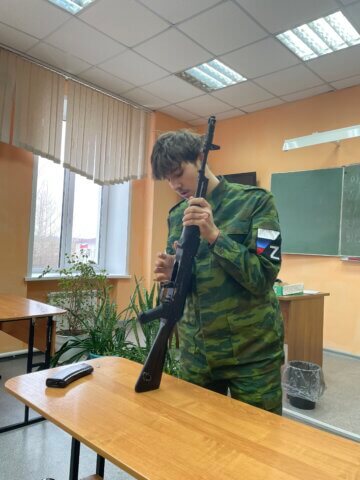 Студенты Емельяновоского дорожно-строительного техникума