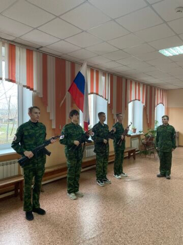 Студенты Емельяновоского дорожно-строительного техникума